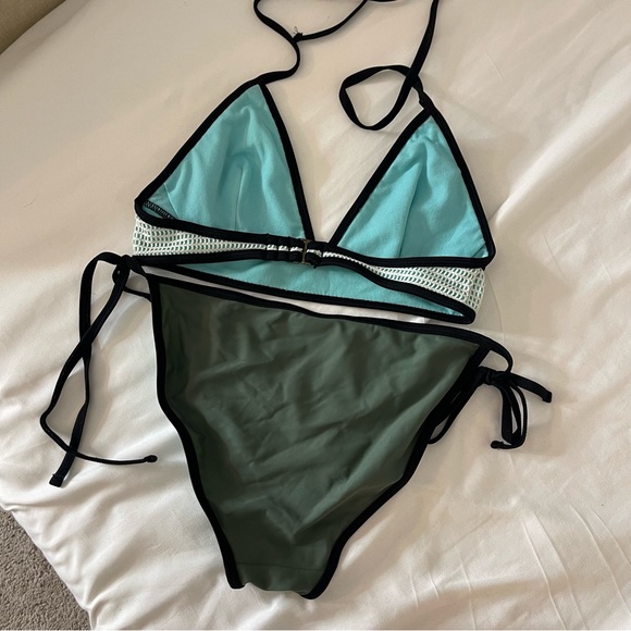 Bikini - Picture 3 of 3